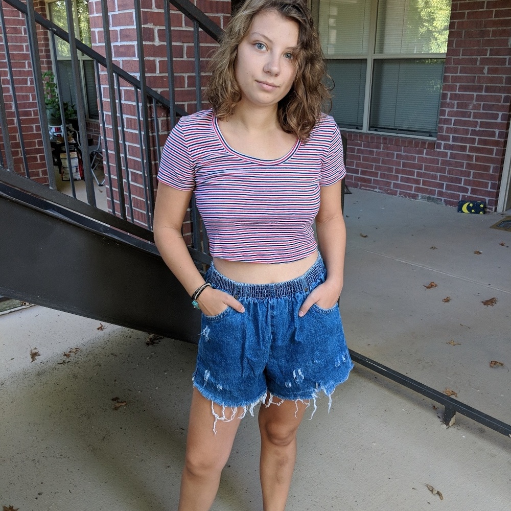 Elastic waist denim shorts
